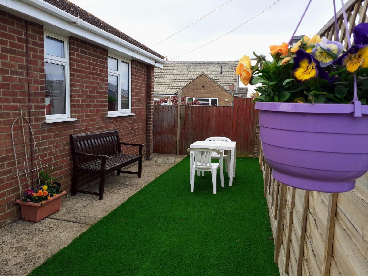 Safe Haven 1 Bed Bungalow Peacehaven Номер фото